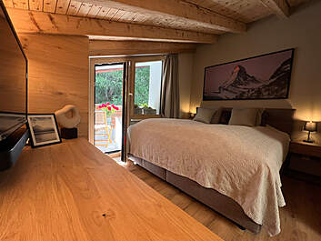 Masterbedroom mit Balkon + Boxspring-Bett 2 x 90 cm x 200 cm